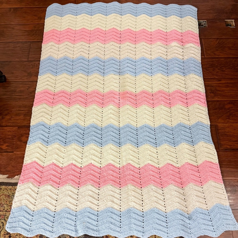 Vintage Style Handmade Crochet Chevron Ripple Blanket Pastel‎ Pink Blue Cream